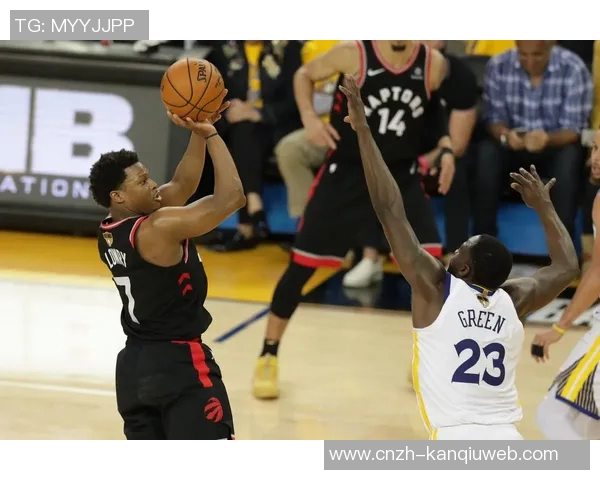 勇士与猛龙激战正酣NBA赛场上演精彩对决引发球迷热议